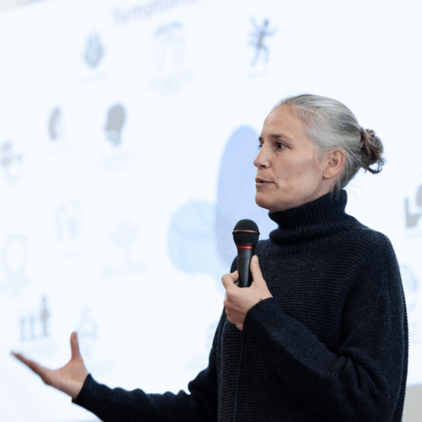 Prof. Dr. Stella Gewert referiert beim DEBRA Deutschland-Jahrestreffen 2025 in Rotenburg an der Fulda