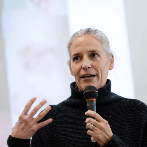 Prof. Dr. Stella Gewert referiert beim DEBRA Deutschland-Jahrestreffen 2025 in Rotenburg an der Fulda